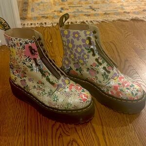 SINCLAIR FLORAL MASH UP LEATHER PLATFORM BOOTS  size 8/39
